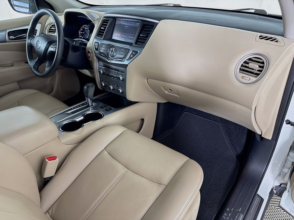 Thumbnail: 2017 Nissan Pathfinder - 28