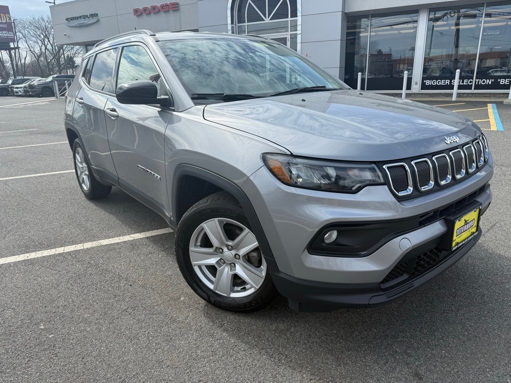 Billet Silver Metallic Clearcoat 2022 Jeep Compass Latitude 4WD SUV / Crossover Four-Wheel Drive 9-Speed Automatic