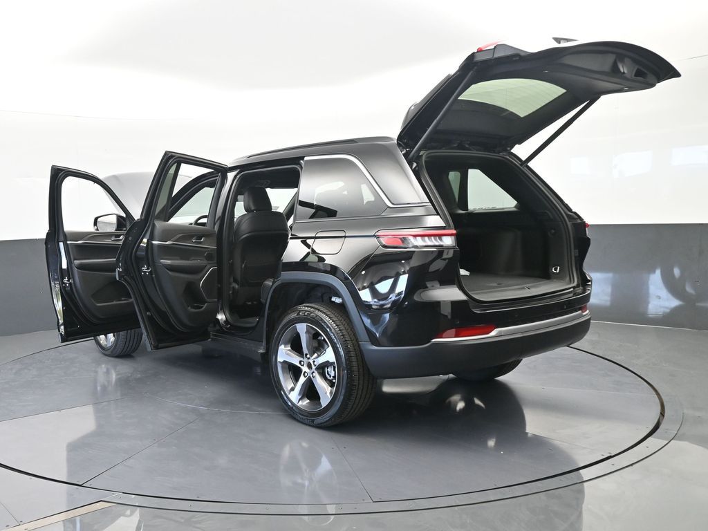 New 2026 Diamond Black Crystal Pearlcoat Jeep Limited image 71