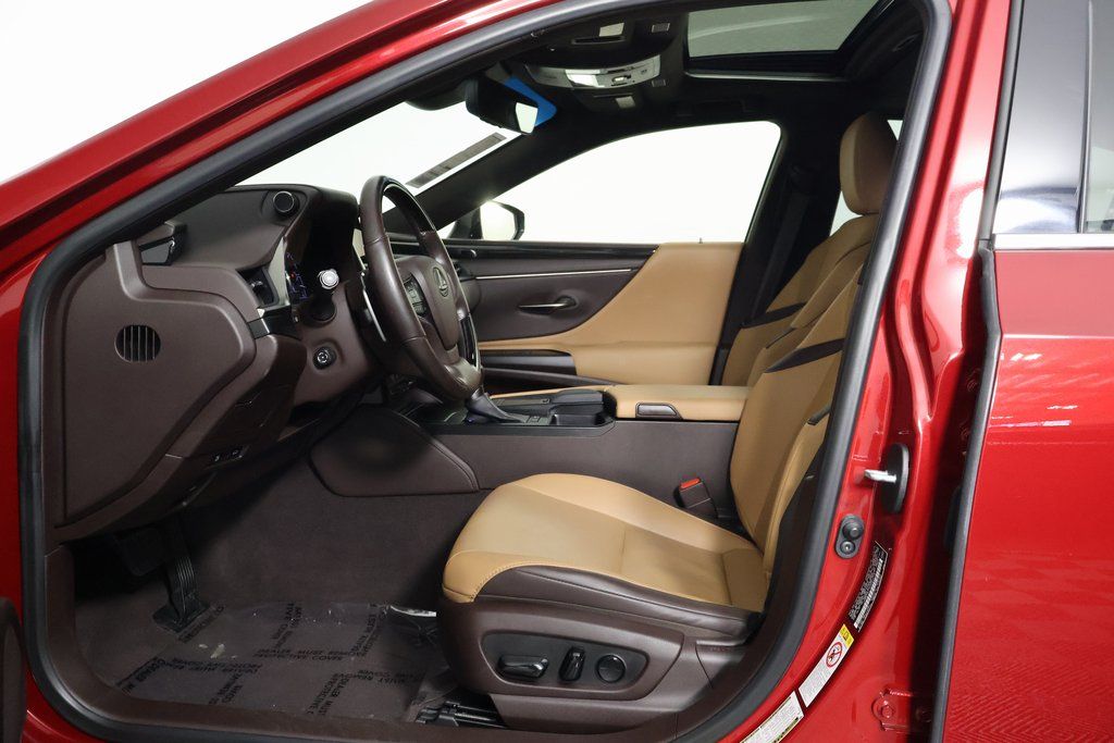 Thumbnail: 2019 Lexus ES - 10