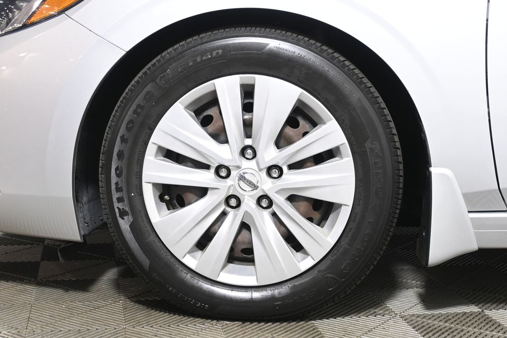 Thumbnail: 2020 Nissan Sentra - 12