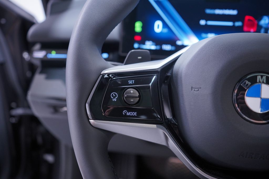 Thumbnail: 2025 BMW 5 Series - 20