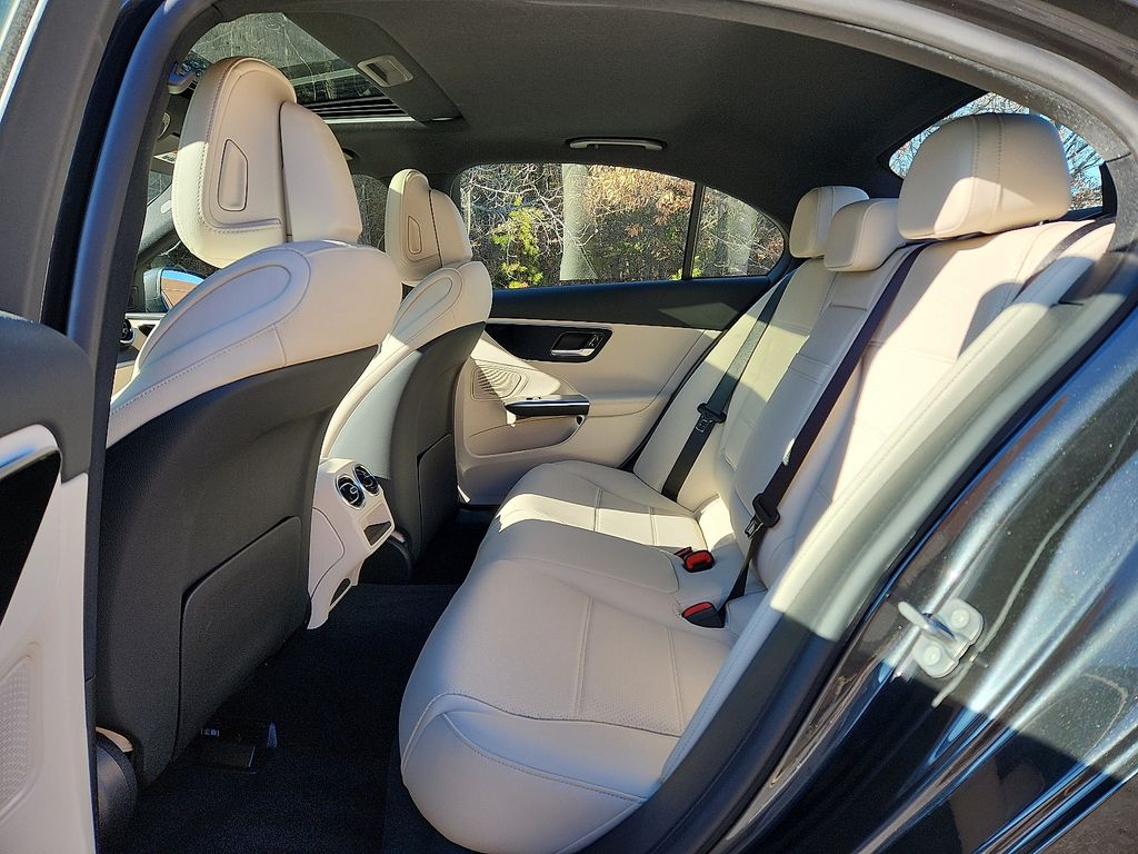 Thumbnail: 2025 Mercedes-Benz C-Class - 10