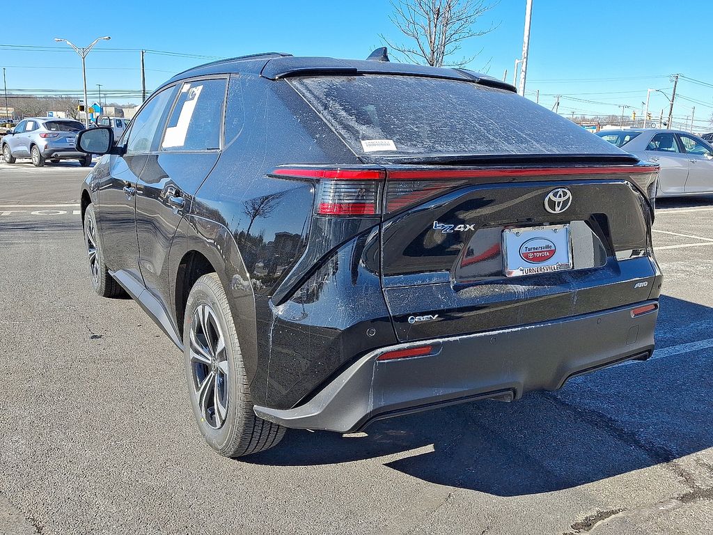 2025 Toyota bZ4X XLE 3