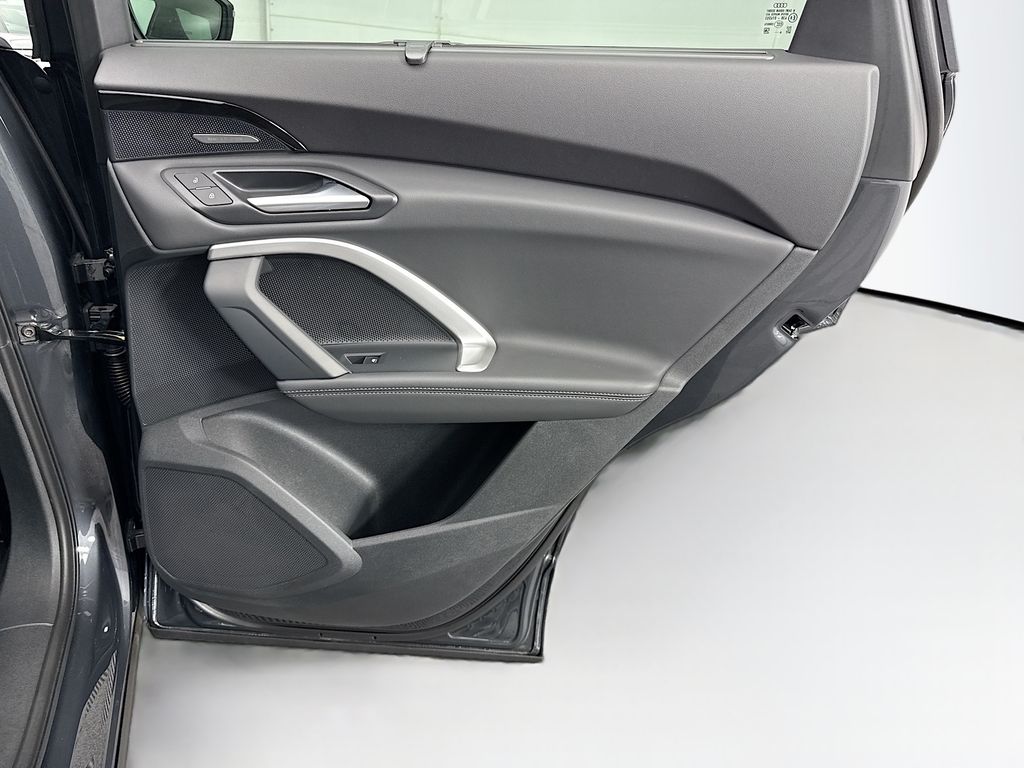 Thumbnail: 2025 Audi Q5 - 26