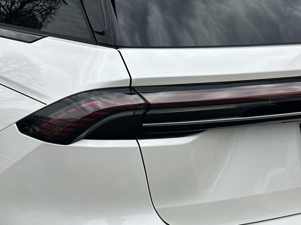 Thumbnail: 2025 Lincoln Nautilus - 12