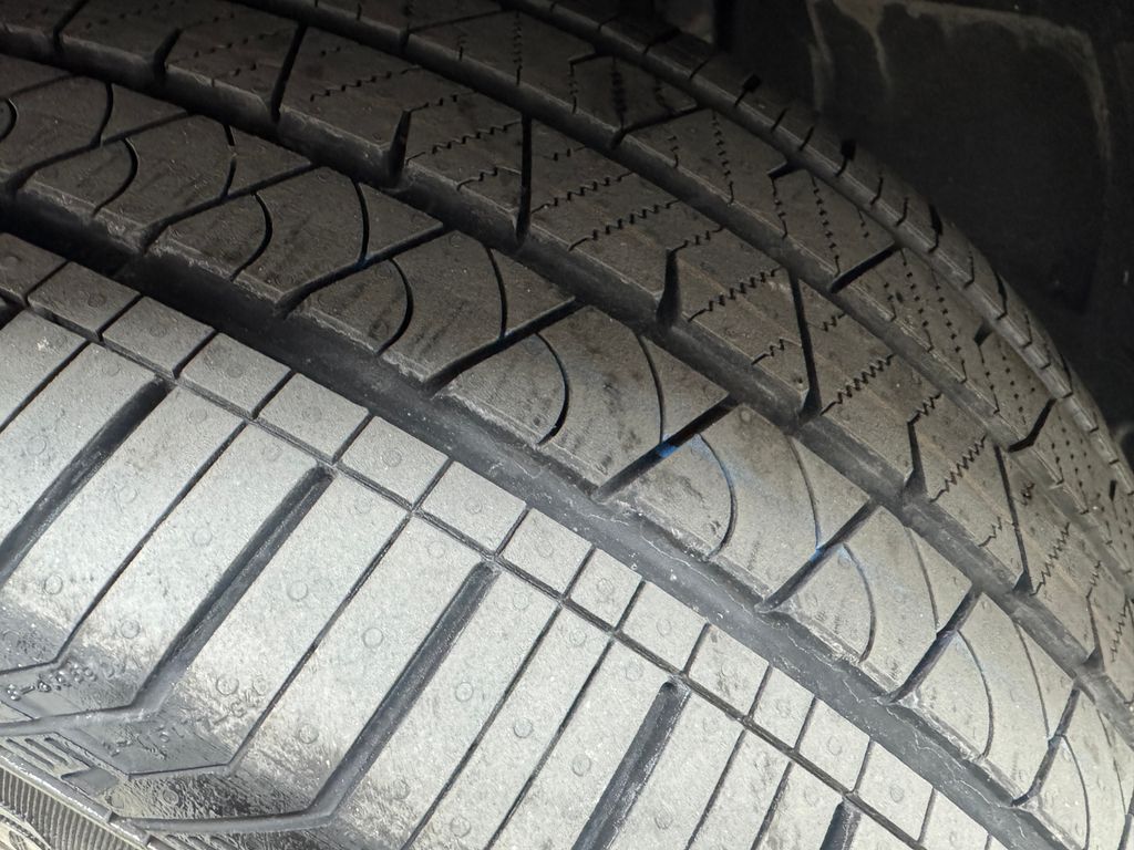 Certified Used 2025  BMW xDrive40i image 30