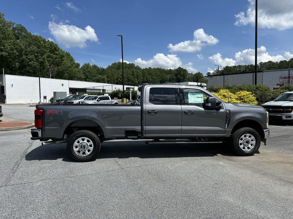 2024 Ford F-350SD XLT 8