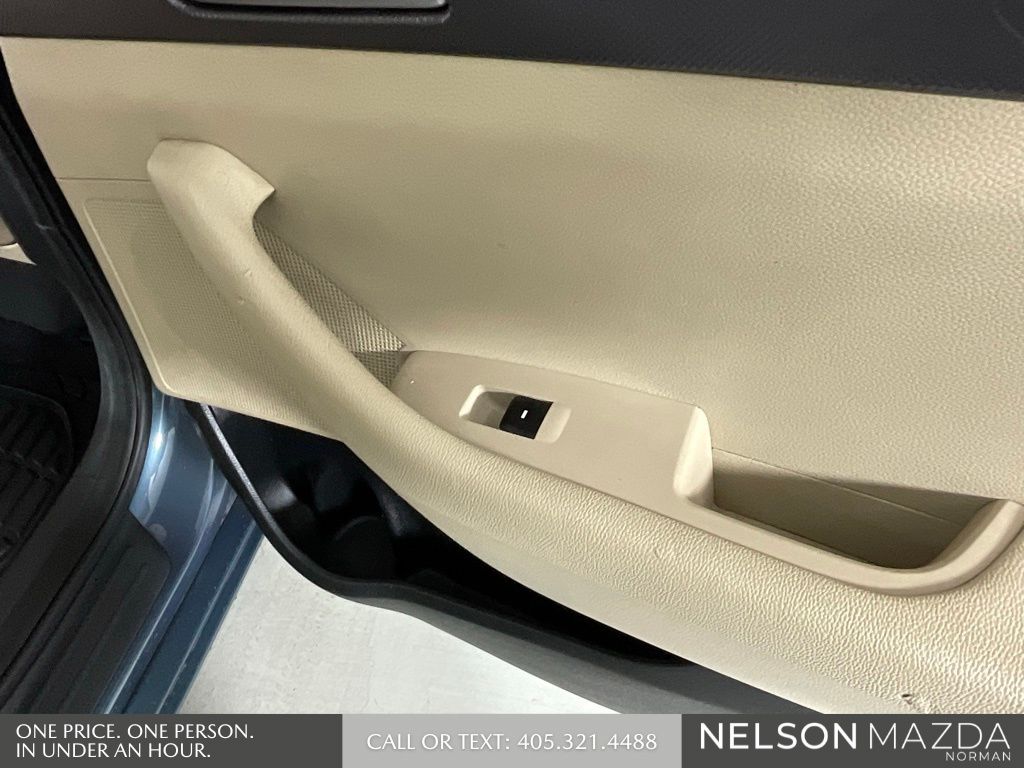 Used 2016 Blue Hyundai Base image 23