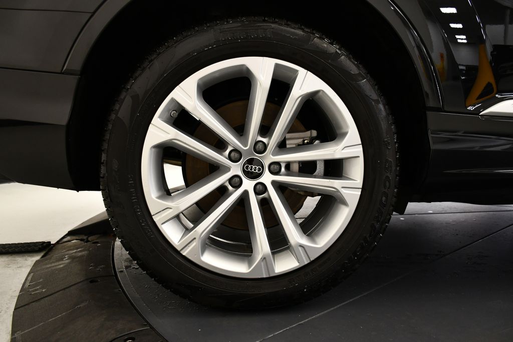 2025 Audi Q7 Premium 14