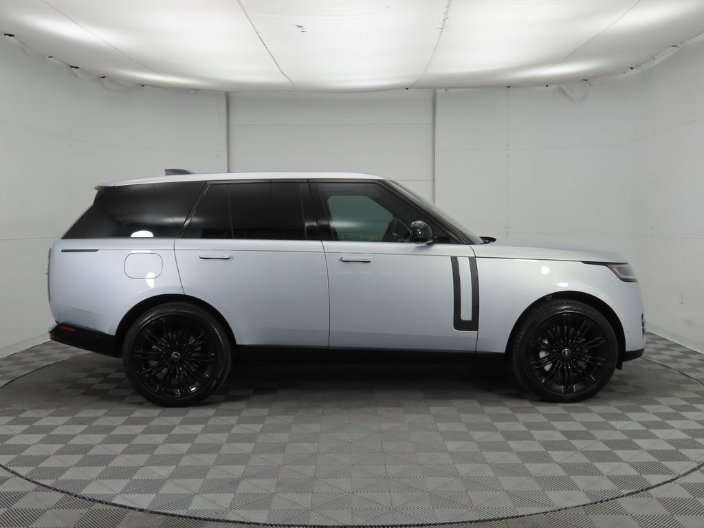 2023 Land Rover Range Rover SE 4