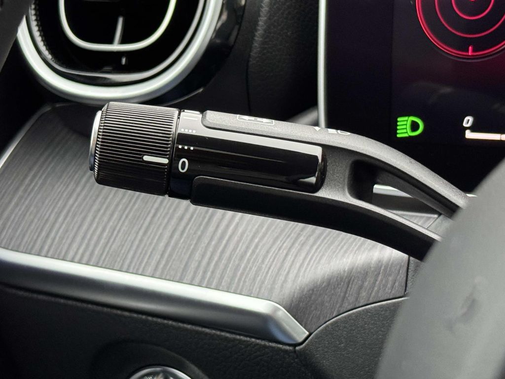 Thumbnail: 2025 Mercedes-Benz C-Class - 22