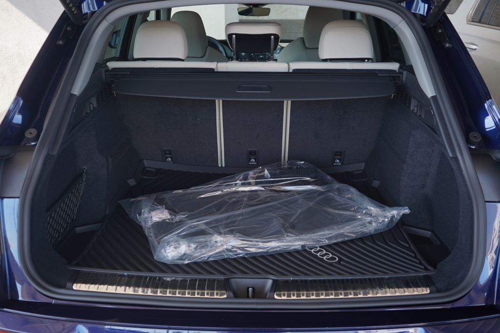 Thumbnail: 2025 Audi Q5 - 11