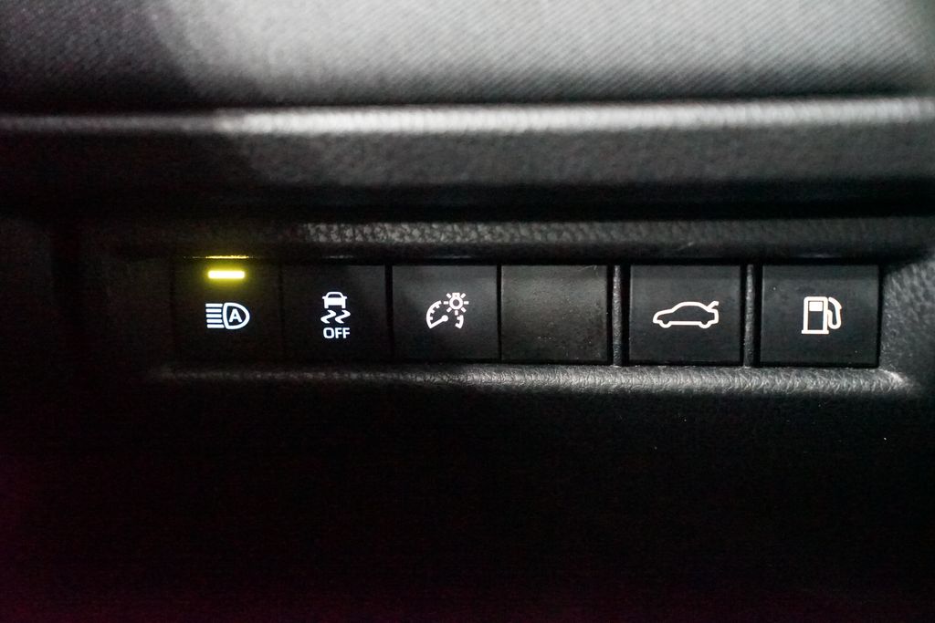 Thumbnail: 2025 Toyota Camry - 24