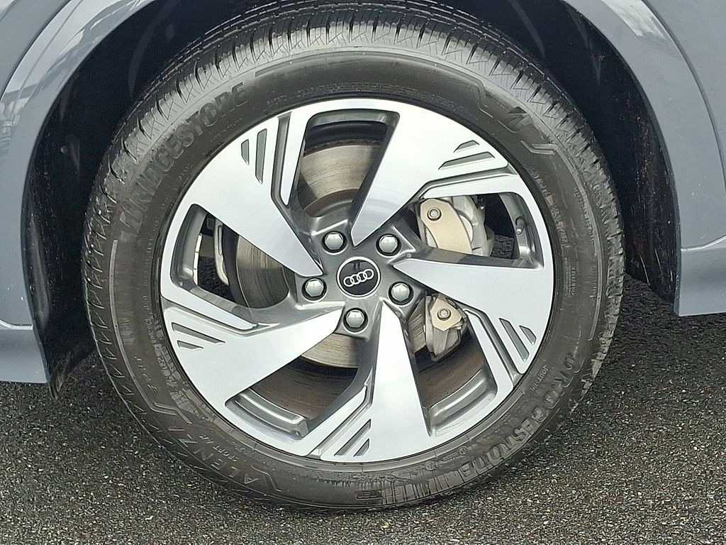 Thumbnail: 2025 Audi Q6 e-tron - 8