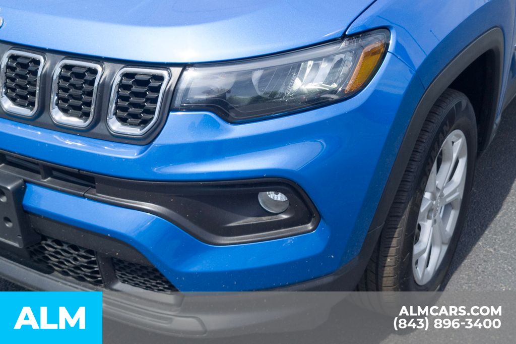 Used 2024 Blue Jeep Latitude image 11