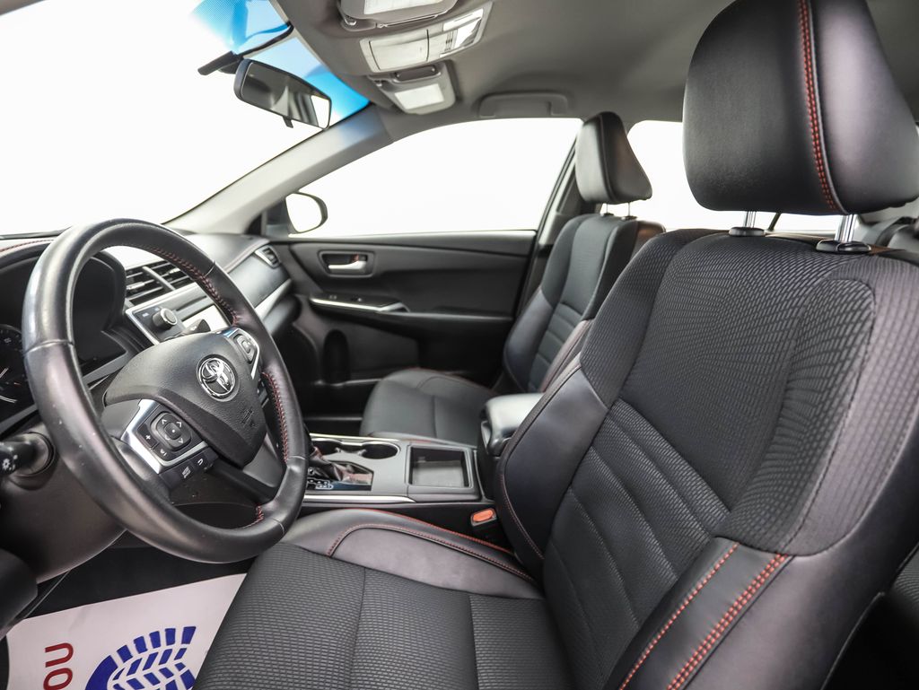 Thumbnail: 2016 Toyota Camry - 12