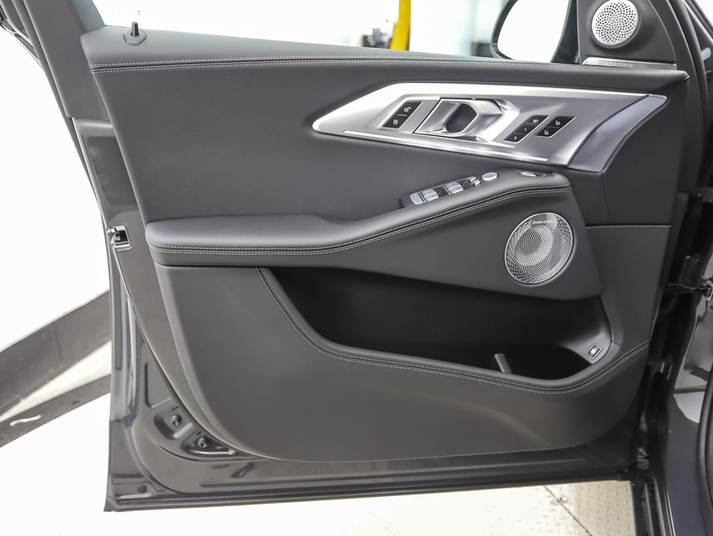 Thumbnail: 2026 BMW XM - 10