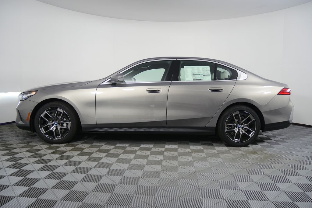 Thumbnail: 2026 BMW 5 Series - 6