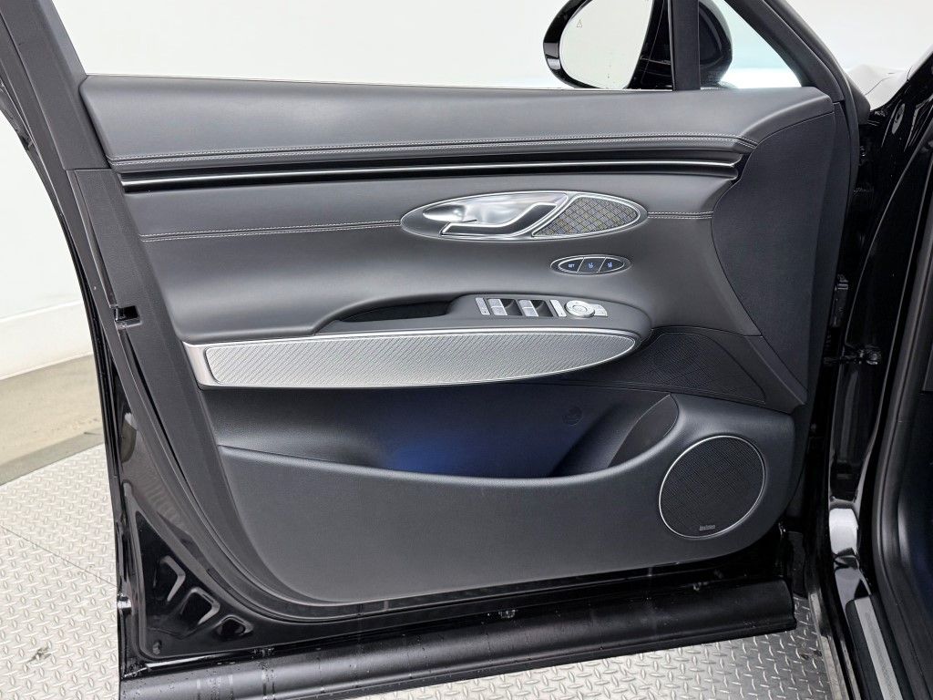 Thumbnail: 2024 Genesis GV70 - 30