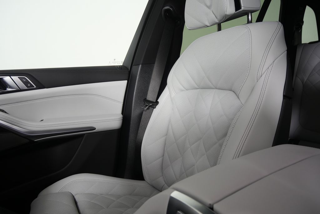 Thumbnail: 2026 BMW X5 - 23