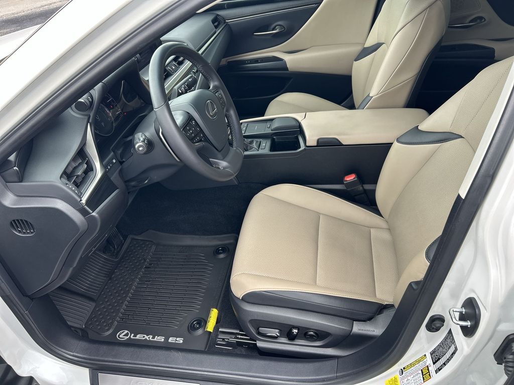 Thumbnail: 2021 Lexus ES - 30