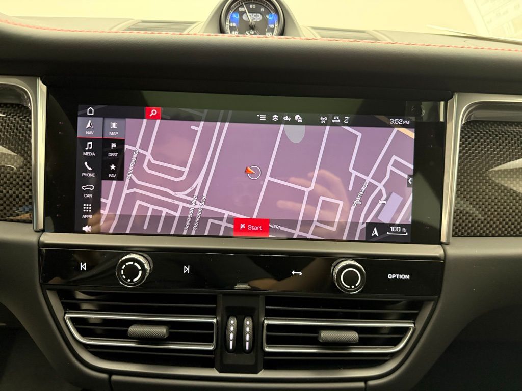 Thumbnail: 2026 Porsche Macan - 17