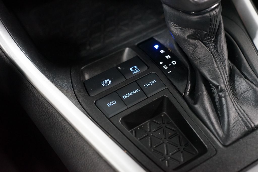 Thumbnail: 2021 Toyota RAV4 - 21