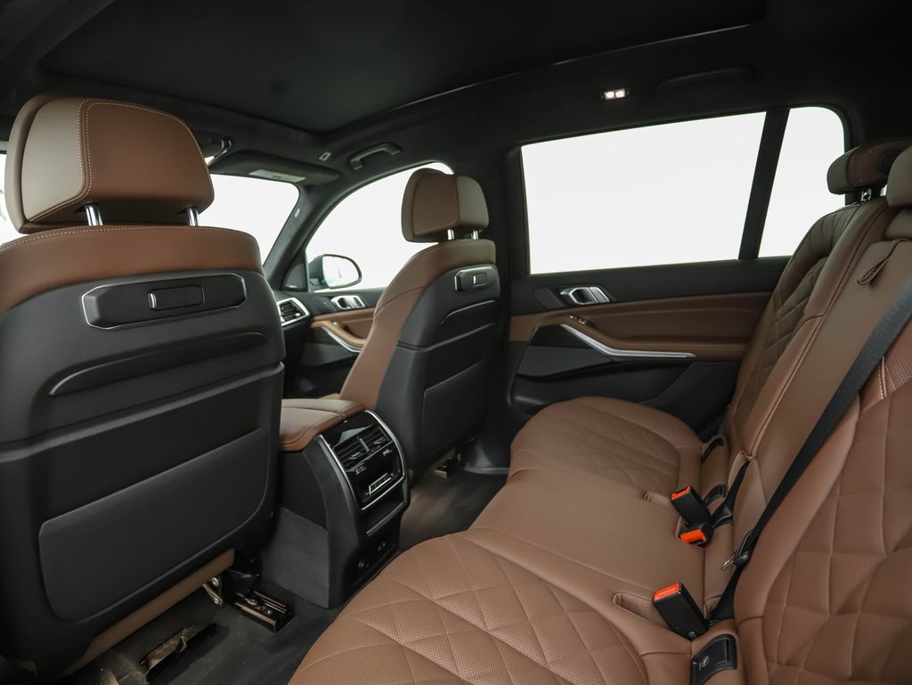 Thumbnail: 2024 BMW X7 - 21