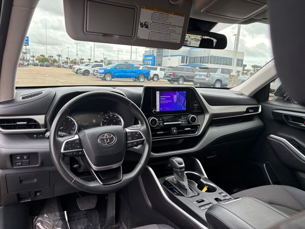 2024 Toyota Highlander LE Gray at Gullo Toyota