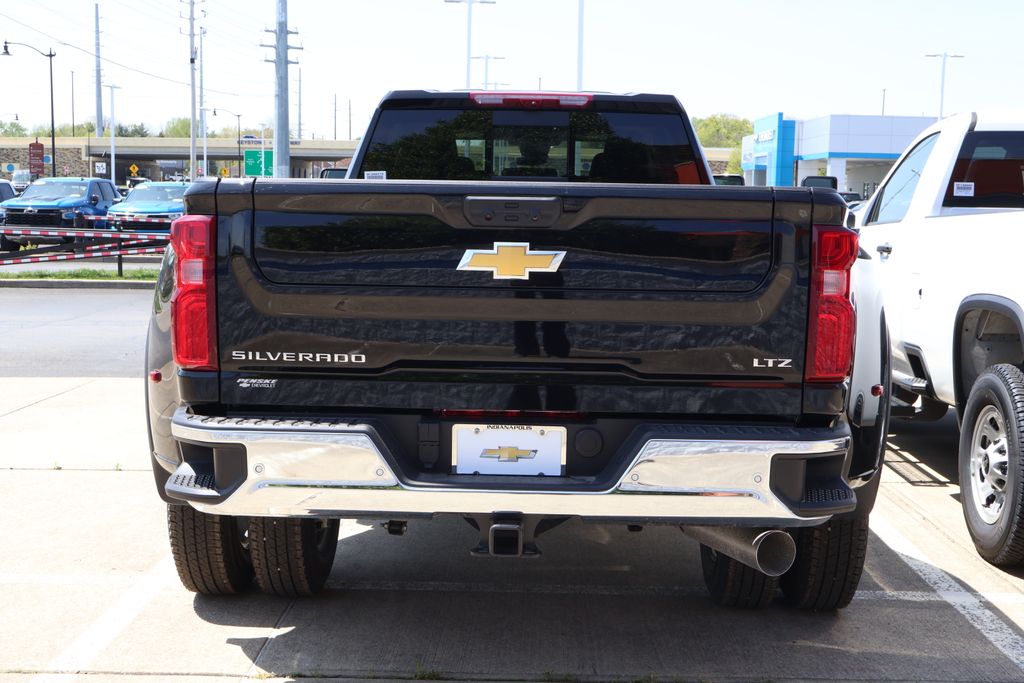 2025 Chevrolet Silverado 3500 LTZ 9