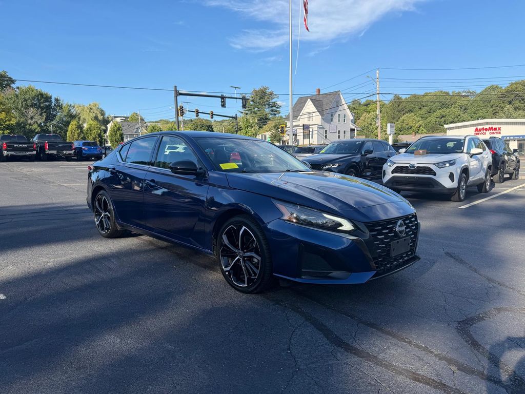 Used 2024 Nissan Altima Sedan