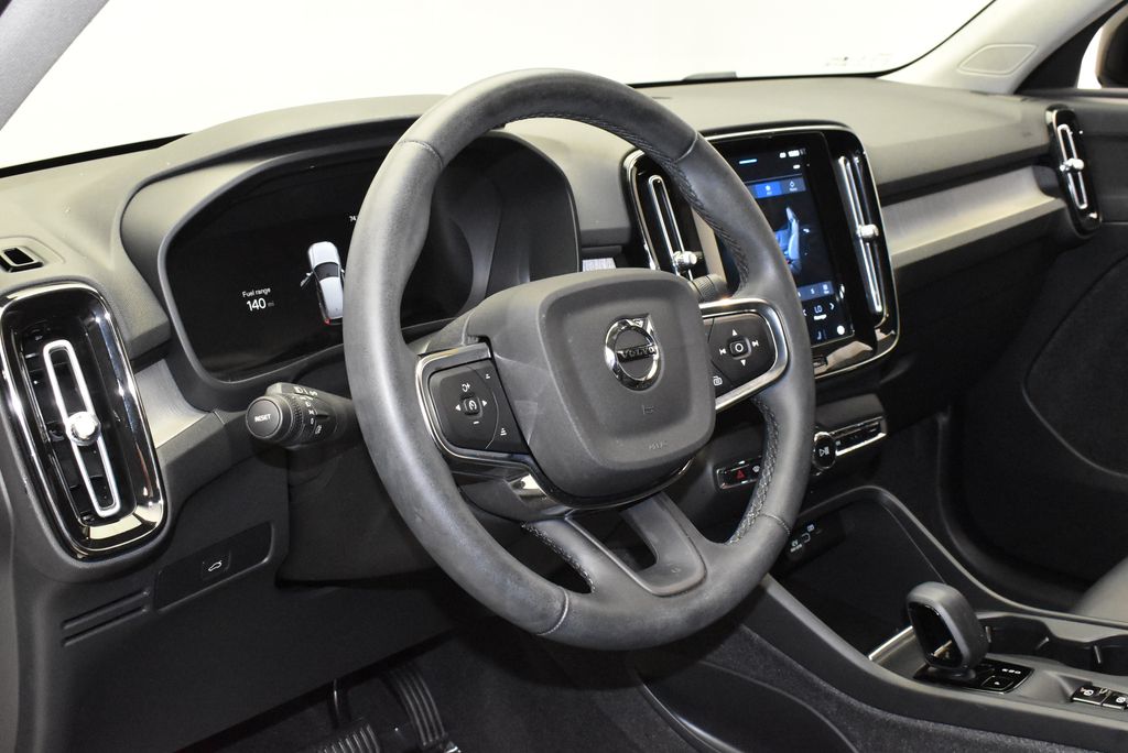2023 Volvo XC40 B5 Core 17