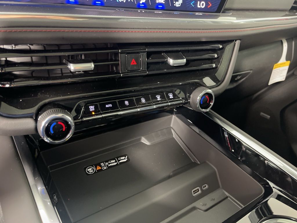 Thumbnail: 2026 Chevrolet Suburban - 31