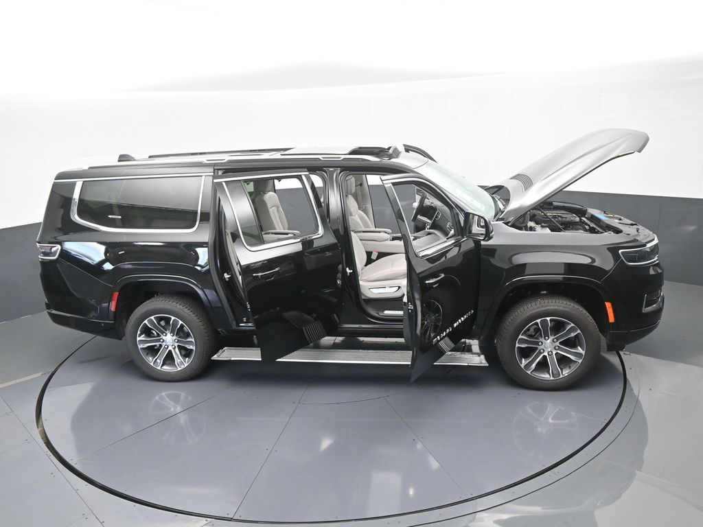 Used 2024 Diamond Black Crystal Pearlcoat Jeep Base image 85