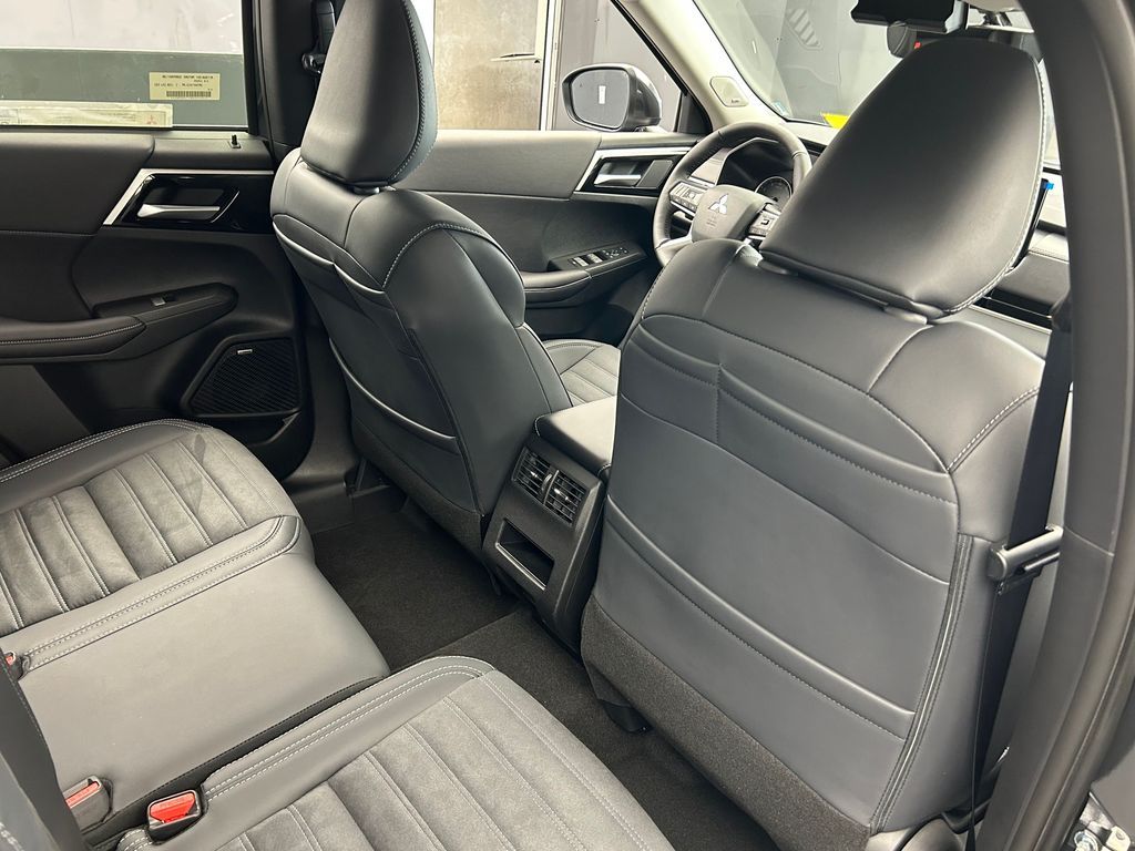New 2026 Graphite Gray Mitsubishi SE image 50