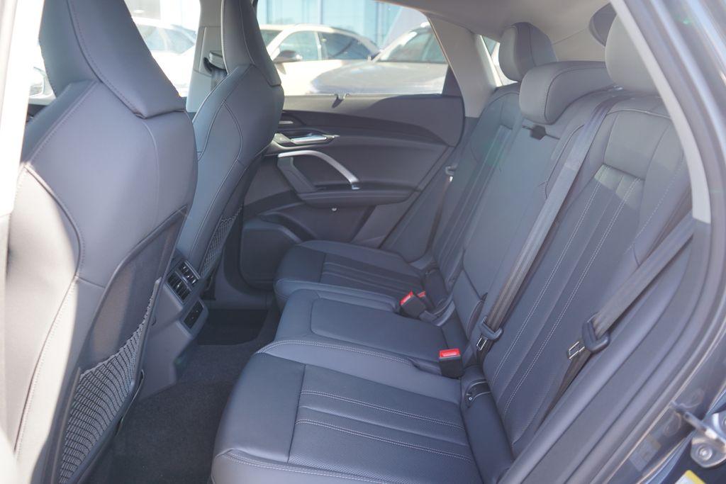 Thumbnail: 2025 Audi Q5 - 9