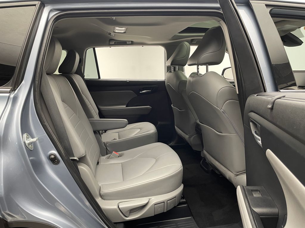Thumbnail: 2021 Toyota Highlander - 24