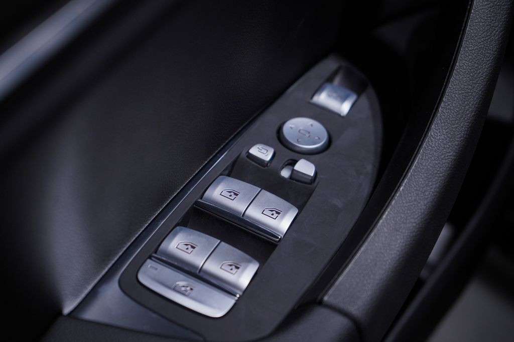 Thumbnail: 2025 BMW X4 - 11