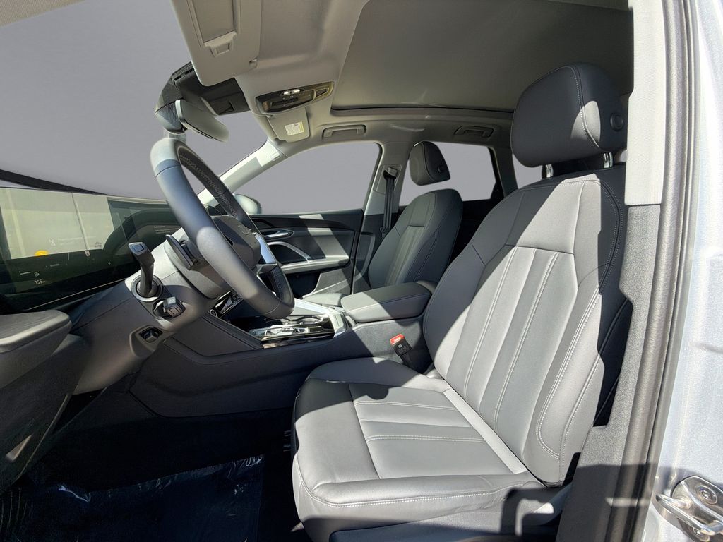 Thumbnail: 2025 Audi Q5 - 30