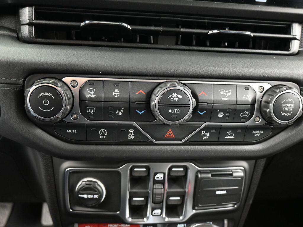 New 2026 Anvil Clearcoat Jeep Rubicon image 17