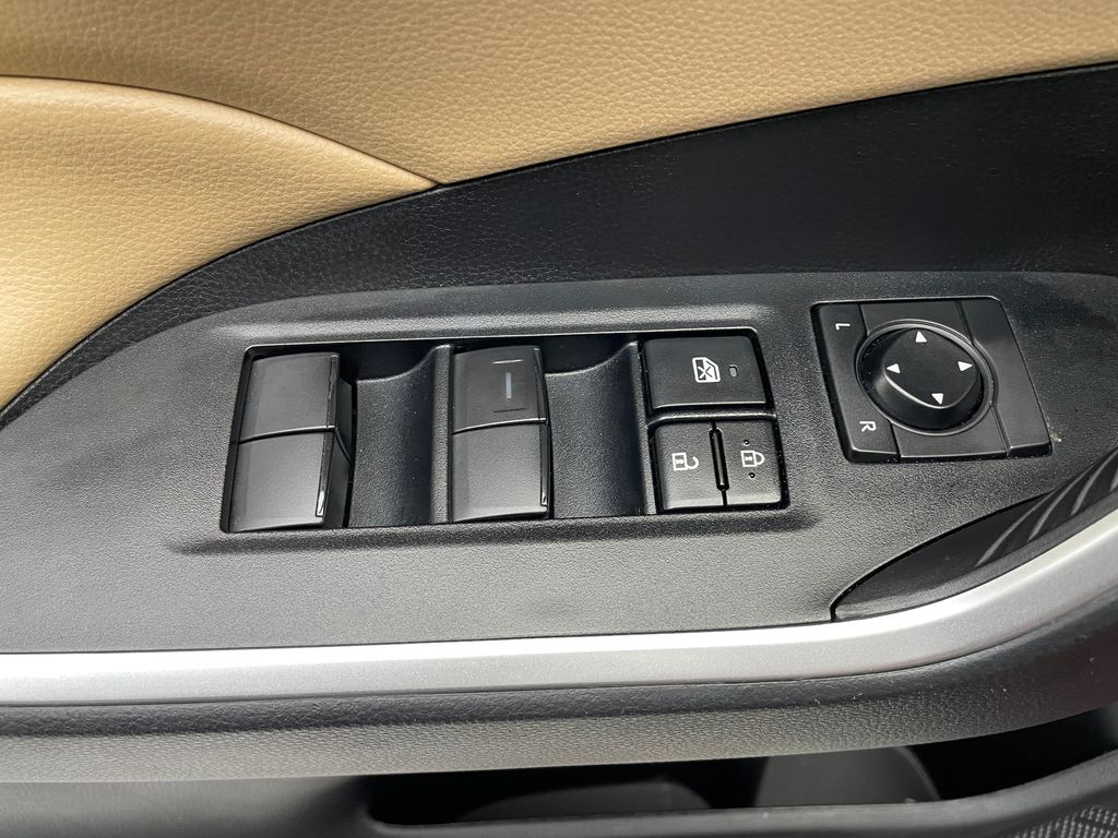 2022 Toyota RAV4 LE 10