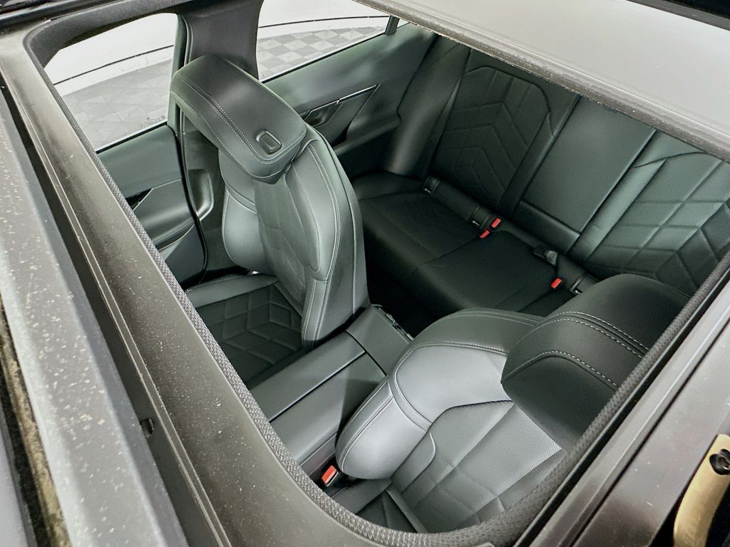 Thumbnail: 2025 BMW 5 Series - 22