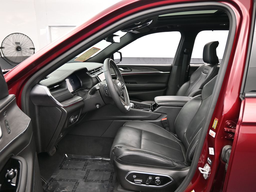 Used 2023 Velvet Red Pearlcoat Jeep Overland image 12