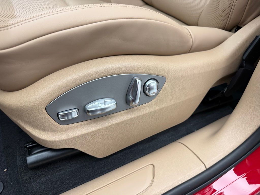 Thumbnail: 2026 Porsche Macan - 21