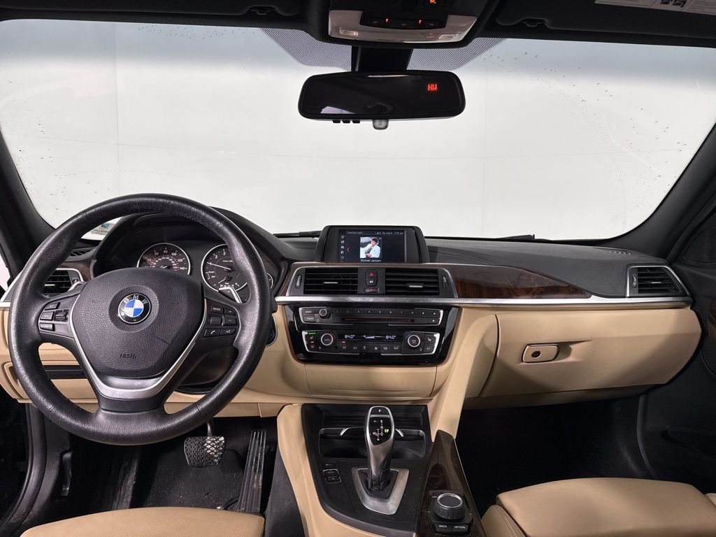 2018 BMW 3 Series 330i xDrive 16