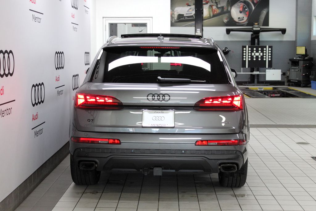 Thumbnail: 2026 Audi Q7 - 5