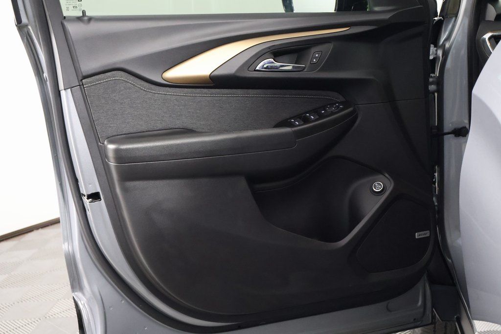 Thumbnail: 2023 Chevrolet TrailBlazer - 12