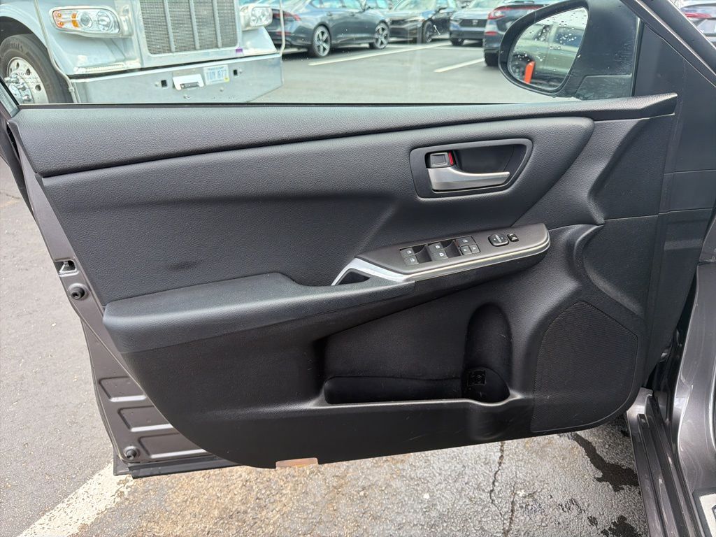 Thumbnail: 2016 Toyota Camry - 18