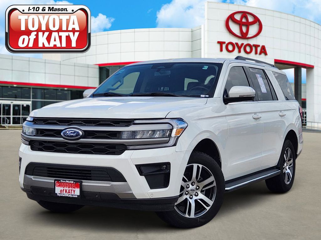 White Metallic 2023 Ford Expedition XLT RWD SUV / Crossover 4X2 Automatic